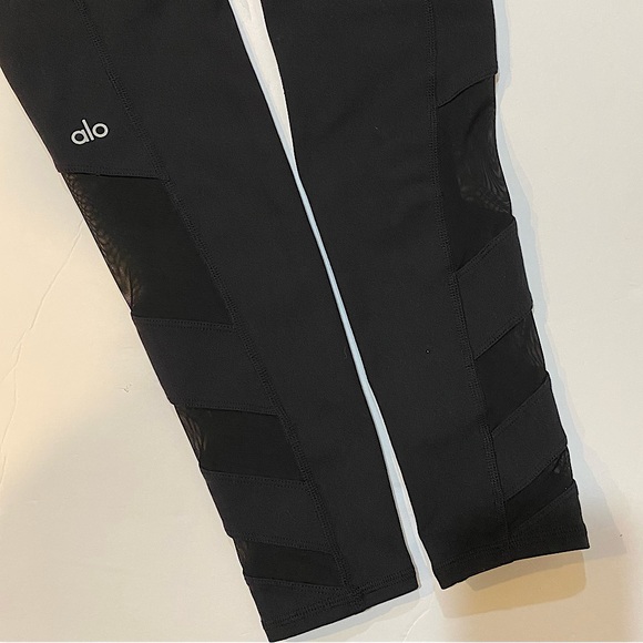 Alo Yoga Block High Waist Leggings Size Medium- EUC - Picture 6 of 9